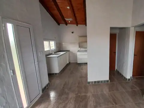 Casa 3 ambientes con 1 baño