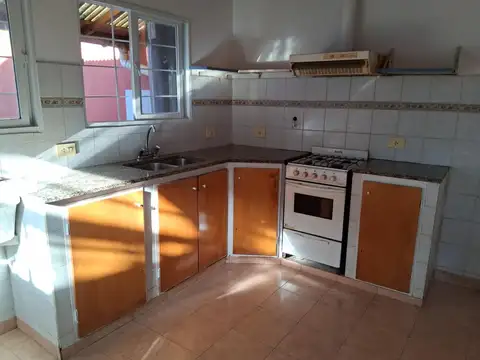 Depto Tipo Casa en Alquiler de 3 ambientes