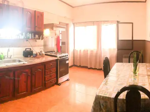 Casa 4 ambientes con 2 baños