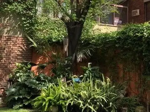 Casa 6 ambientes con 2 baños