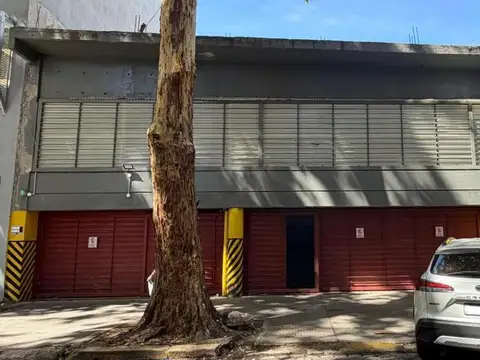 Alquiler de Depósito Logístico / Cocheras 2.600 m² en Flores