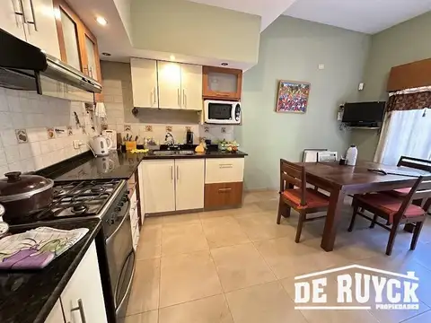 Casa en Venta con 6 cocheras