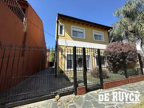 Irala entre Madame Curie y Marconi, a pasos Triunvirato y Av. La Plata