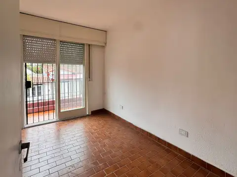 PH 2 ambientes sin expensas a 5 cuadras de la estación Castelar