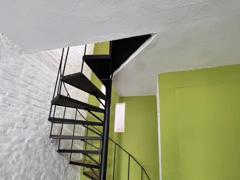 PH 2 ambientes sin expensas a 5 cuadras de la estación Castelar