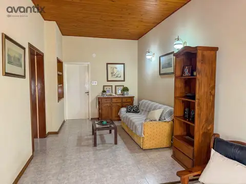 Casa 5 ambientes con 2 baños