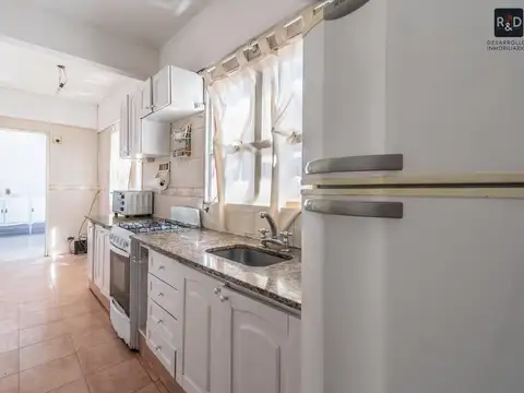 Venta de departamento 4 ambientes, cochera y balcón en La Boca - Muy luminoso