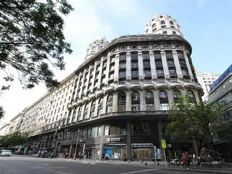 Av Pte Roque Saenz Pena 600