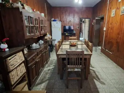 Casa tipo dúplex de 3 Dormitorios + comodín con cochera en Tiro Suizo, Rosario