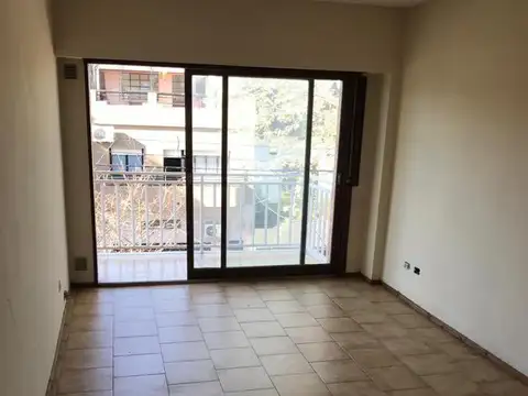 Calderón de la Barca 2700 Piso 5°  3 amb. al fte. c/balcón Luminoso. Apto profesional.