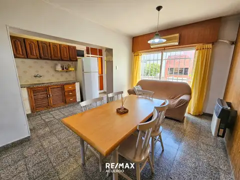 Casa 5 ambientes con 3 baños