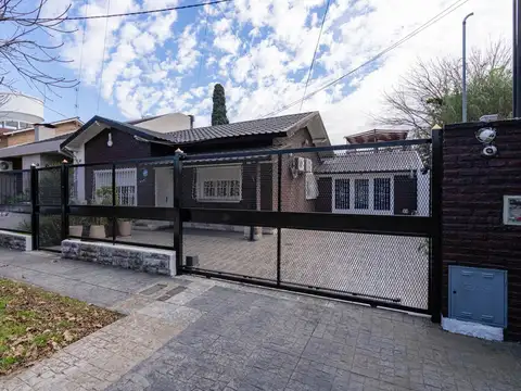 Casa en venta de 5 ambientes en Villa Luzuriaga