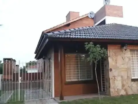 VENTA CHALET C/COCH + PATIO 3 AMB AGUAS VERDES