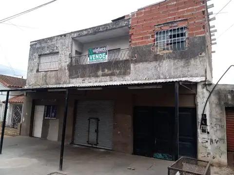 CASA CON DOS PLANTAS CON LOCAL DE CARNICERIA EN BERAZATEGUI U$S 65.700