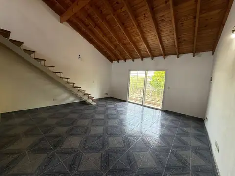 Depto Tipo Casa en Alquiler de 3 ambientes