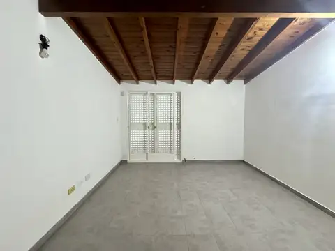 Depto Tipo Casa en Alquiler en Caseros, $ 900.000