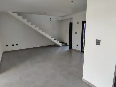 Casa 5 ambientes con 2 baños