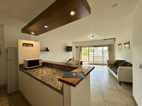 Departamento en venta semipiso de 2 dormitorios con balcón al frente y cochera Luis Agote- Rosario