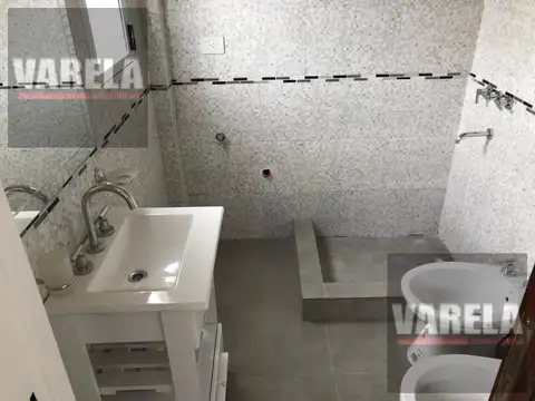 Departamento en Venta en Almagro, Rawson 200 Piso 3° por escalera Muy Luminoso  Bajas expensas.