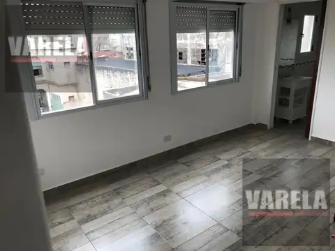 Departamento en Venta en Almagro, Rawson 200 Piso 3° por escalera Muy Luminoso  Bajas expensas.