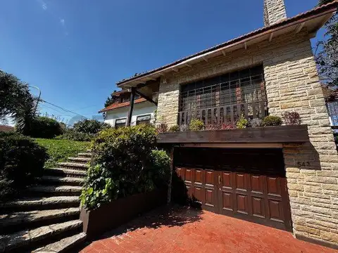 Casa 5 ambientes con 3 baños