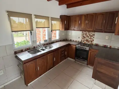 Excelente casa en venta en Villa Elisa ER