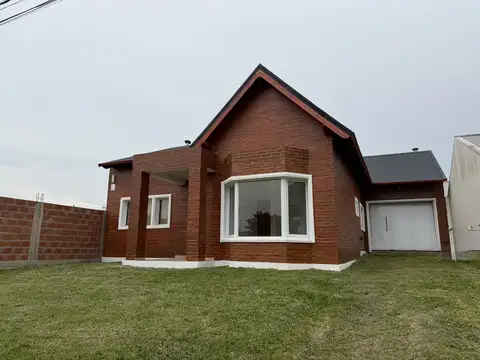Excelente casa en venta en Villa Elisa ER