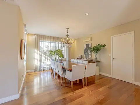 Casa en Venta con 4 cocheras