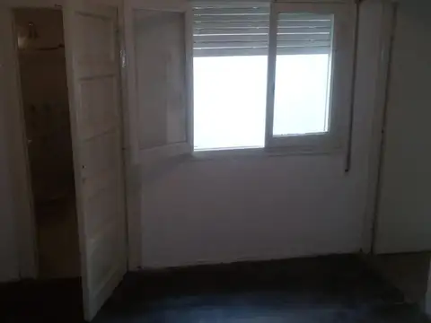 Departamento interno con local al frente