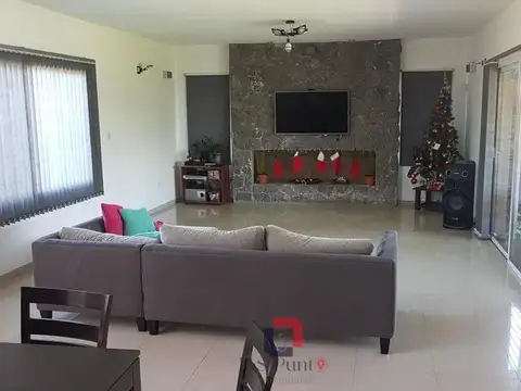 Casa en Venta con 4 cocheras