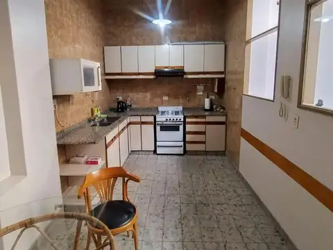 Departamento 6 ambientes con 2 baños