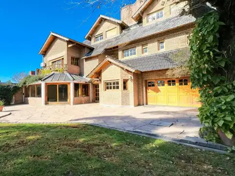 chalet 6  ambientes ( 600 mts 2 cubiertos) 1150 mts2 de  tierra