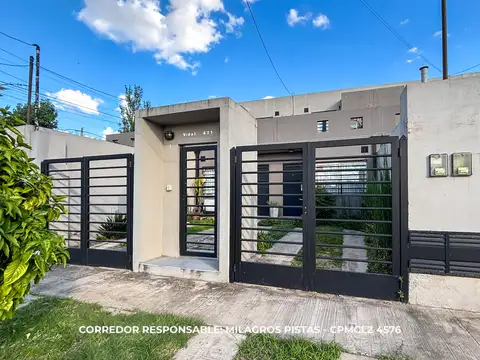 Casa en Venta con 2 cocheras