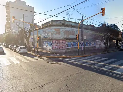 Lote Comercial en Esquina c/ Casa 6 Amb. y Local a Refaccionar - S.Justo (Ctro)