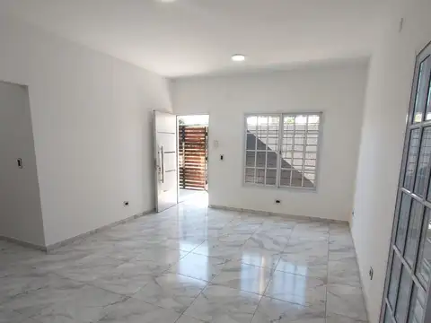 Casa en Alquiler con 1 cochera