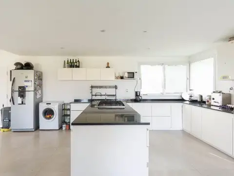 Casa en Venta con 4 cocheras