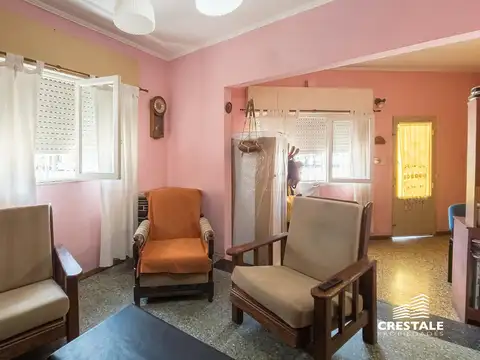 Casa 6 ambientes con 2 baños
