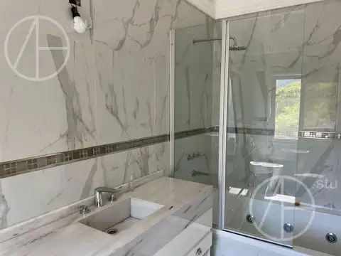Casa 6 ambientes con 3 baños
