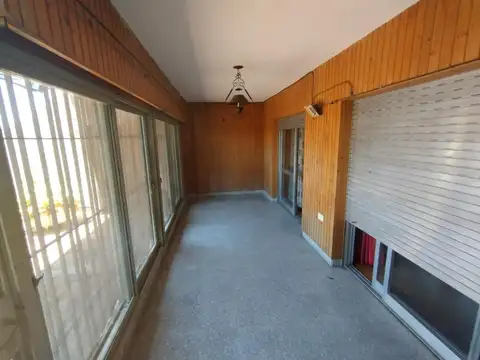 Casa con local comercial