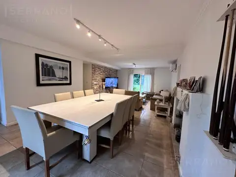 Casa en Venta con 6 cocheras