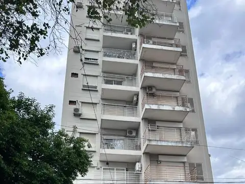 Dpto.1 dormitorio c/balcón frente y cochera