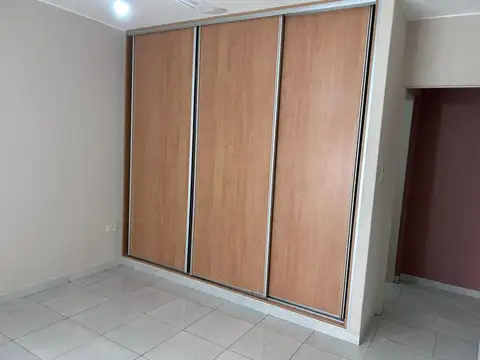 Dpto.1 dormitorio c/balcón frente y cochera