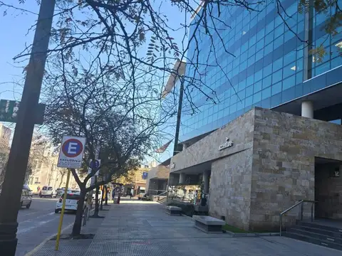 VENTA DE COCHERA,EXCELENTE UBICACION