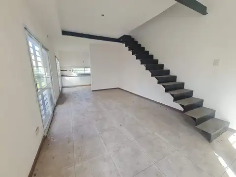 Casa 3 ambientes con 2 baños