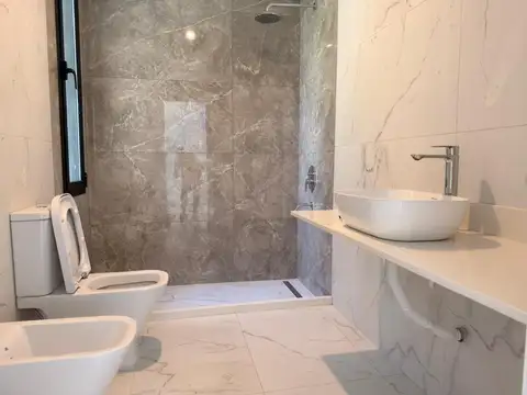 Casa en Venta con 4 cocheras