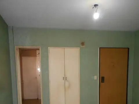 AMPLISIMO MONOMABIENTE DIVIDIDO- AL FRENTE- EXCELENTE EDIFICIO