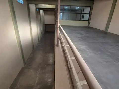 GALPON o DEPOSITO EN VENTA EN V. URQUIZA 400 M2