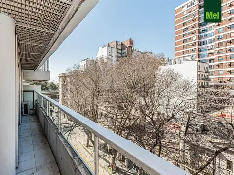 Excelente semipiso 3 ambientes muy luminoso al frente.