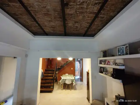 Casa 6 ambientes con 2 baños