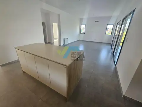 Casa 6 ambientes con 3 baños